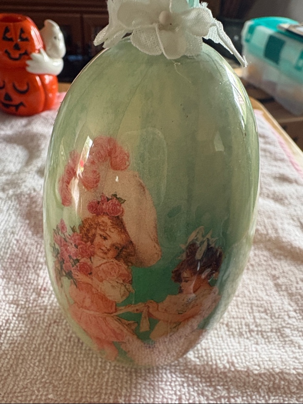 Vintage-Style Decorative Pastel Green Easter Egg Ornament
